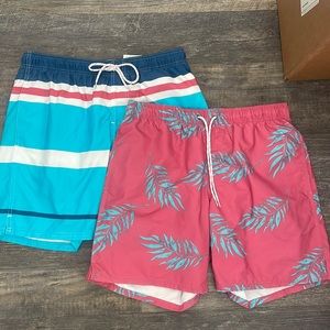 Bundle of 2 Men’s swim trunks - size medium!